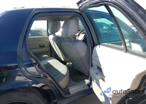 2011 Ford Crown Victoria Police Interceptor from USA, damaged, VIN 2FABP7BV8BX109774